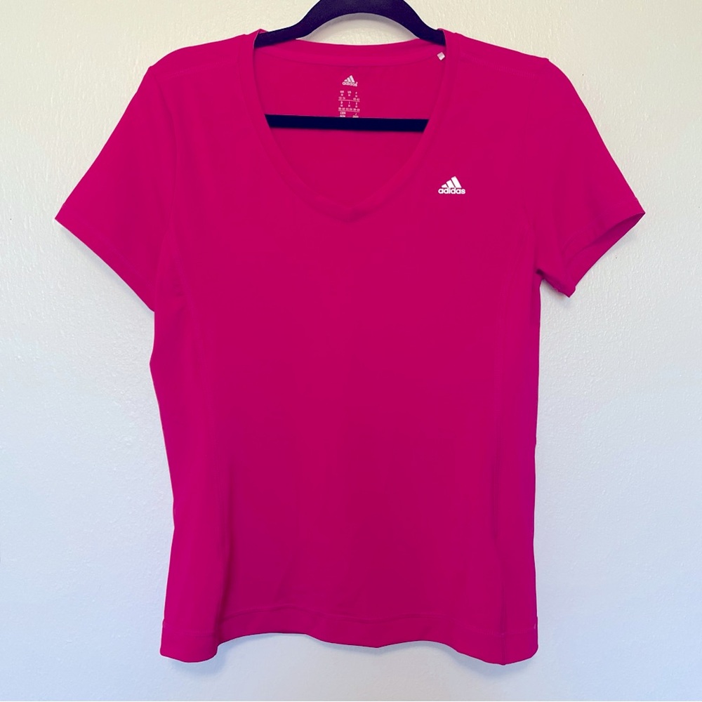 ADIDAS ACTIVEWEAR JERSEY T-SHIRT SIZE MED SHORT SLEEVE V NECK FUCHSIA